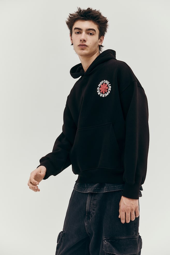 

Худи оверсайз с принтом H&M, черный