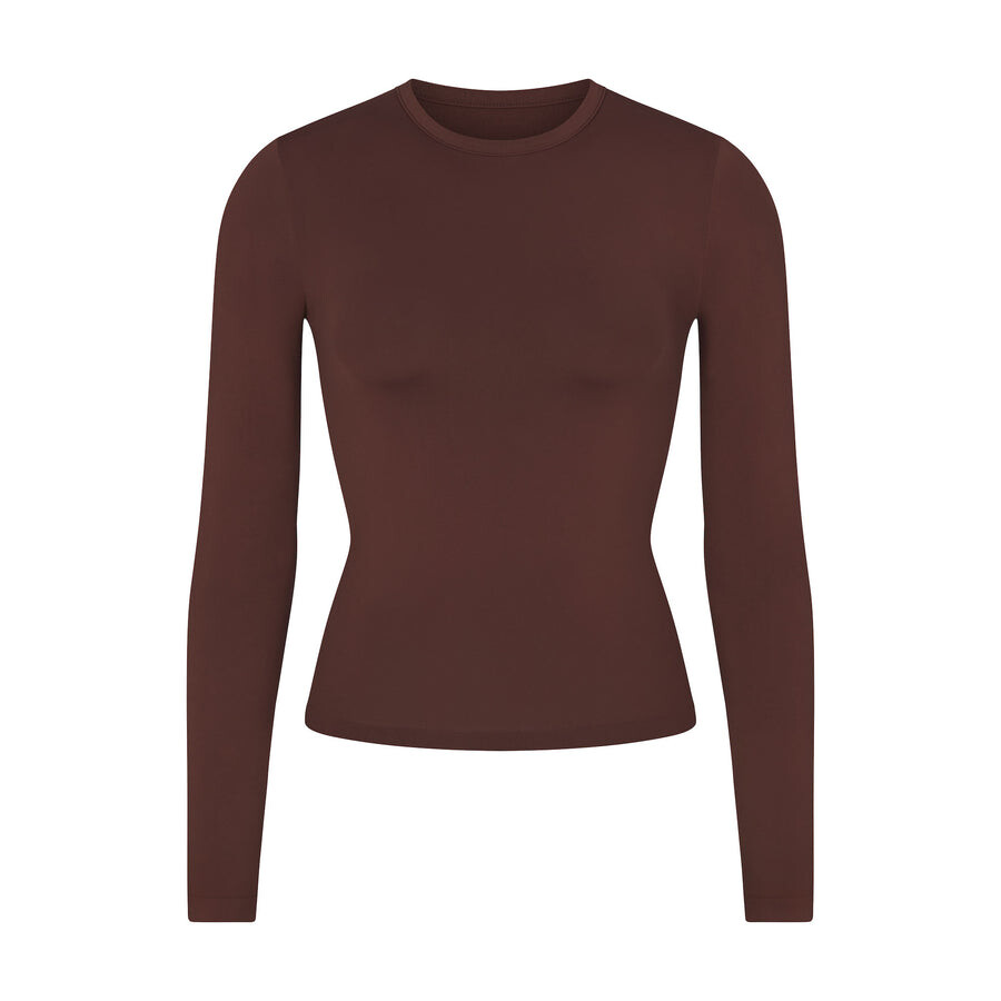

Футболка с длинным рукавом SKIMS Soft Smoothing Seamless, цвет Cocoa