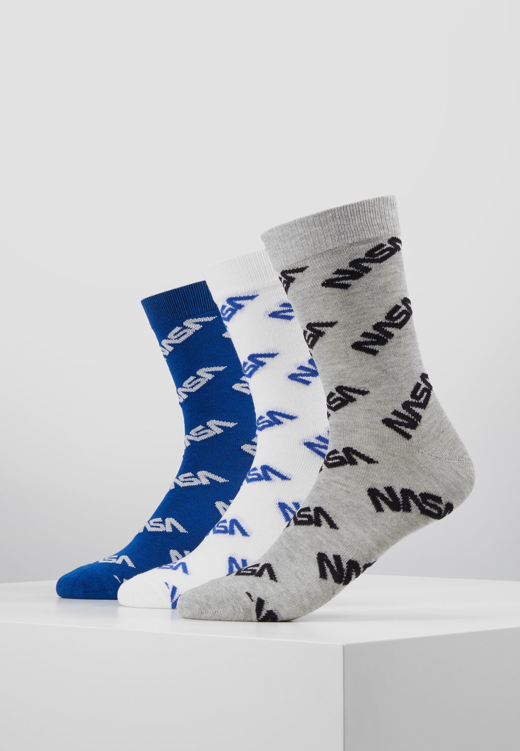 

Носки NASA ALLOVER SOCKS 3 ПАКЕТА Mister Tee, синий/серый/белый