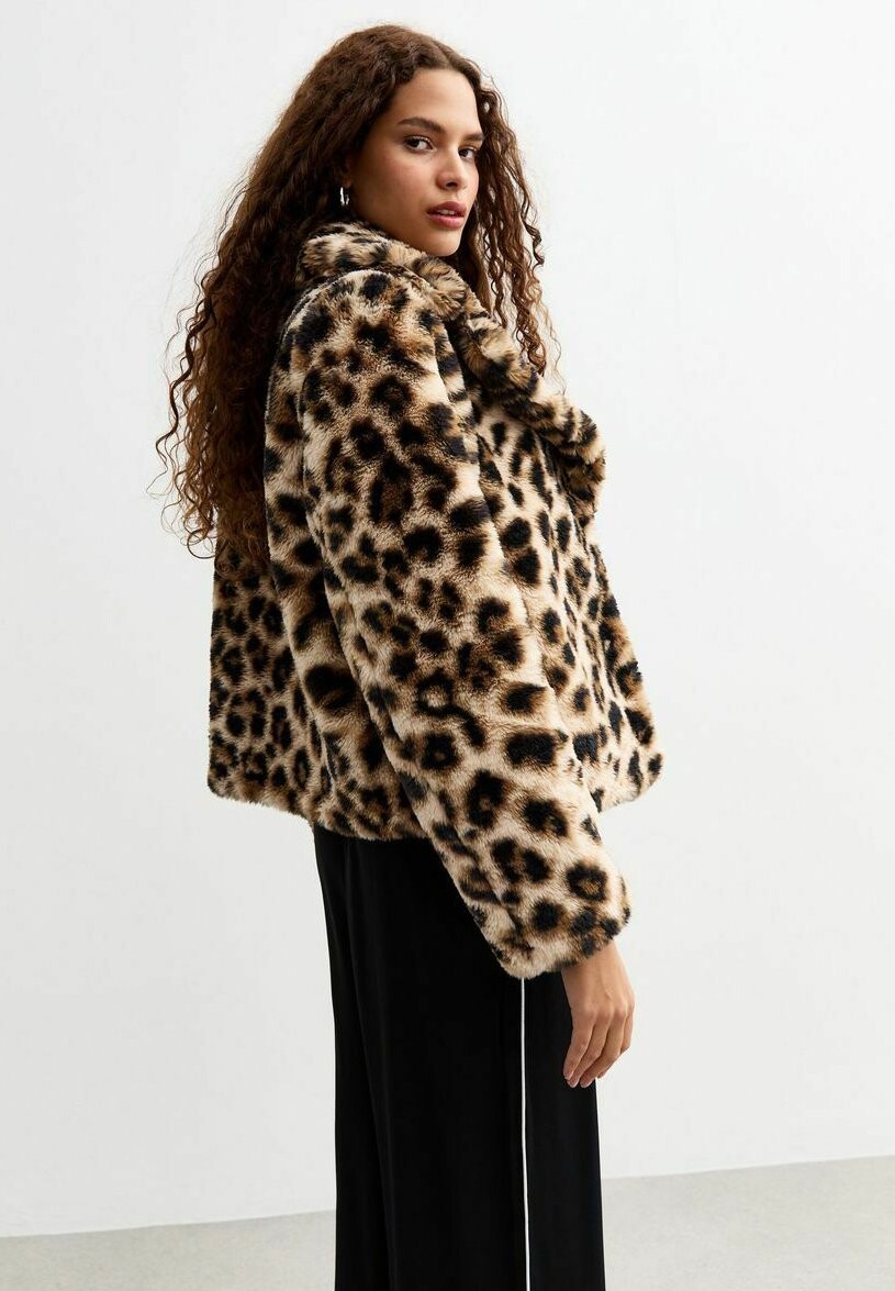 

Зимняя куртка LEOPARD PRINT FAUX FUR CROP New Look, коричневый