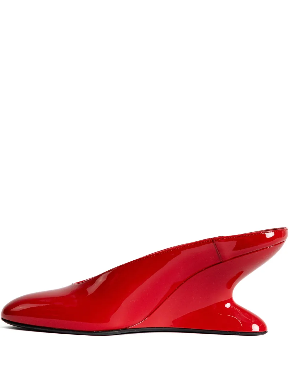 Лакированные мюли Curve 75 на танкетке Alaïa, красный