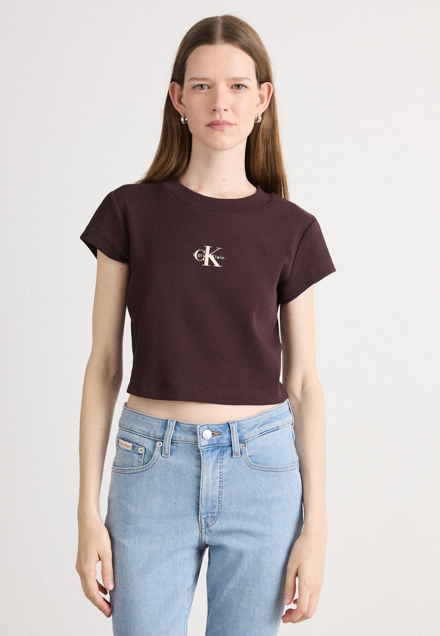 

Футболка Calvin Klein Jeans MONOGRAM BABY TEE, Mocha Brown/Dark Brown, Коричневый, Футболка Calvin Klein Jeans MONOGRAM BABY TEE, Mocha Brown/Dark Brown