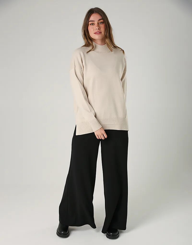 

Уютный, мягкий на ощупь джемпер с высоким воротом и швами кремового цвета от French Connection