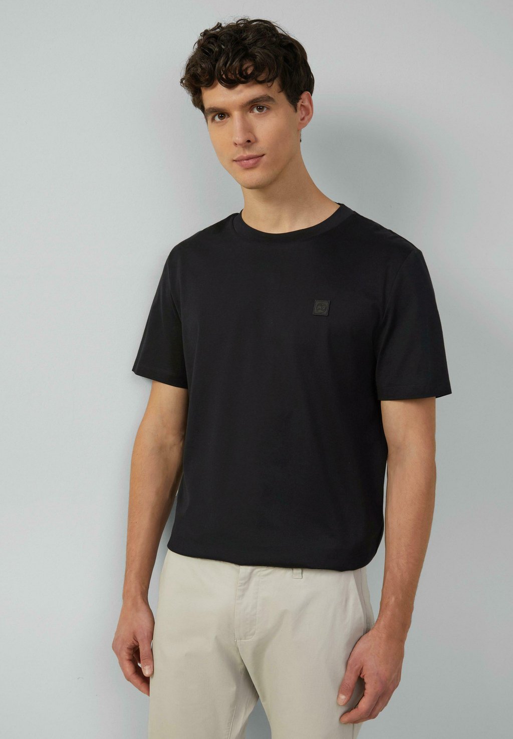 

Базовая футболка MIT LOGO-DETAIL s.Oliver BLACK LABEL, черный