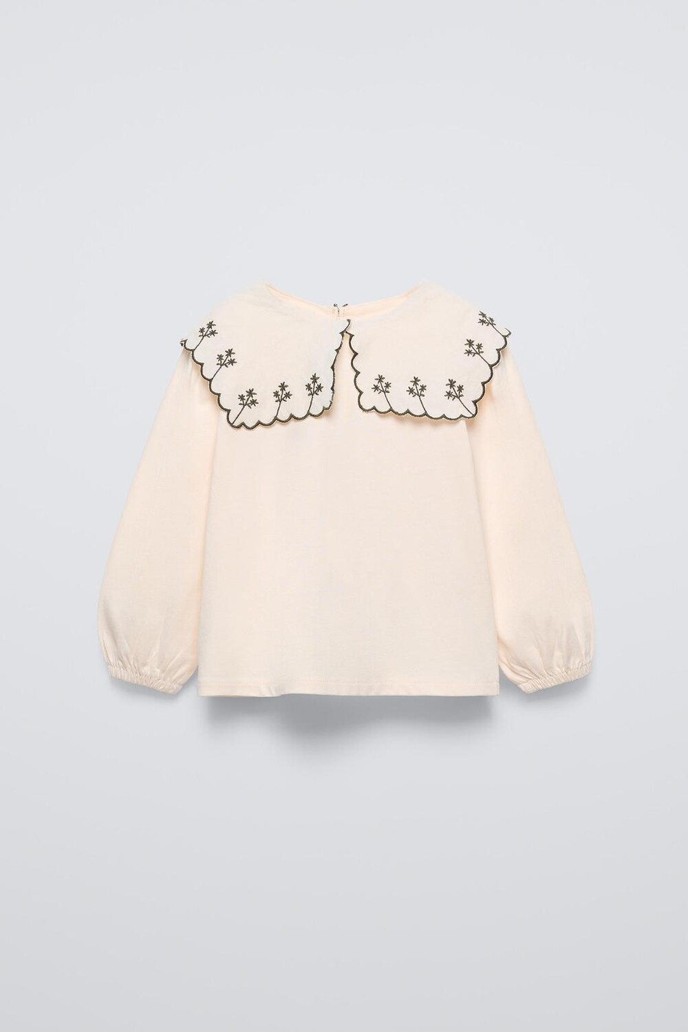 

Футболка с вышитым воротником ZARA, экрю