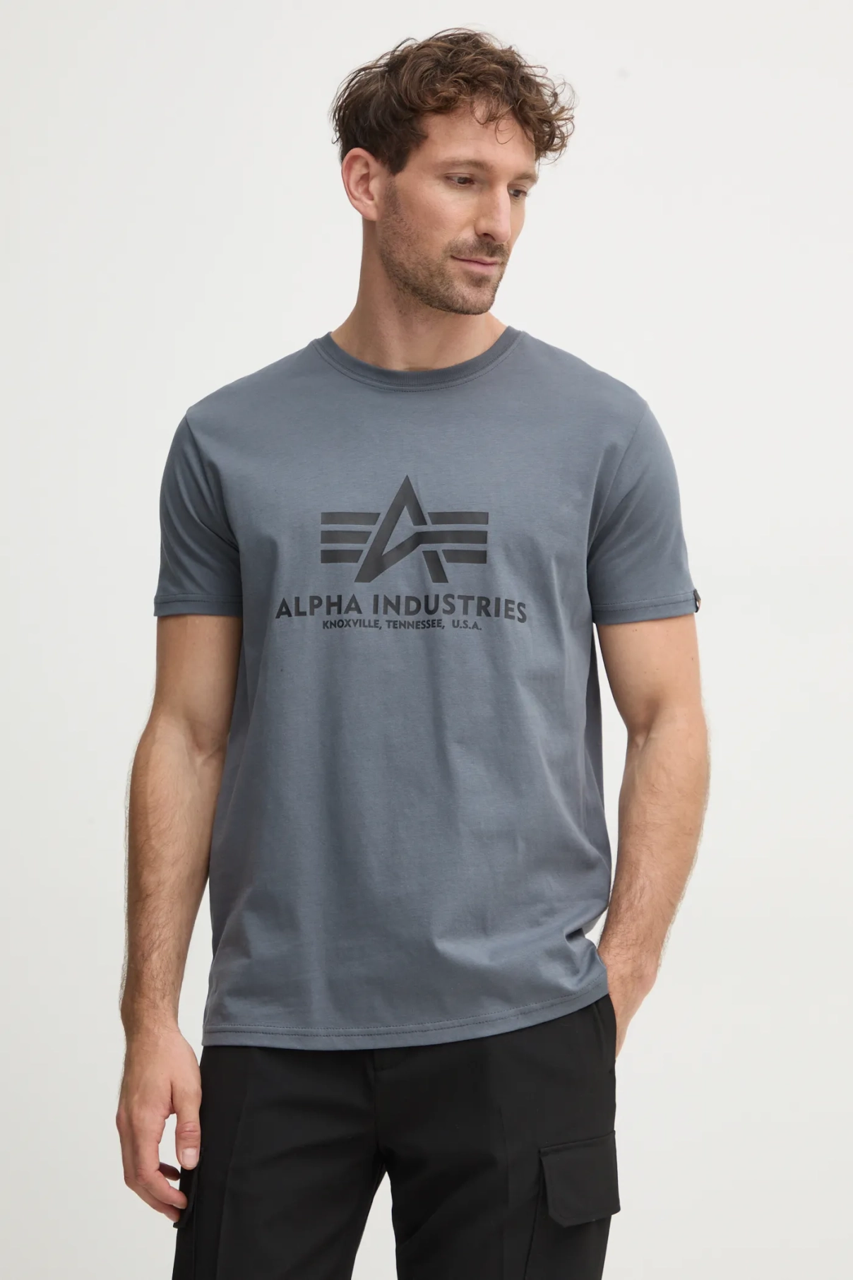 

Базовая футболка из хлопка Alpha Industries, серый