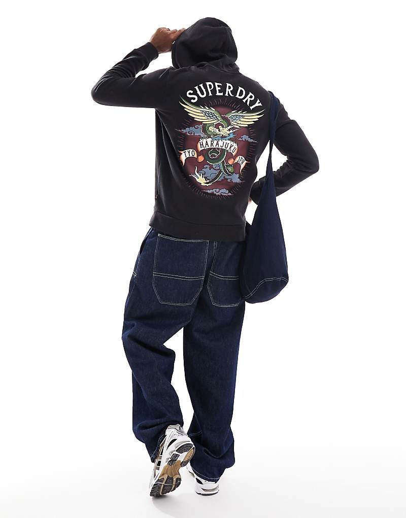 

Черная худи с графическим принтом Superdry