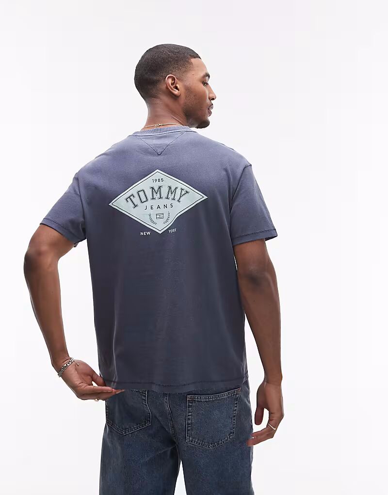 

Футболка Tommy Jeans с принтом в виде ромбов на спине, темно-синего цвета