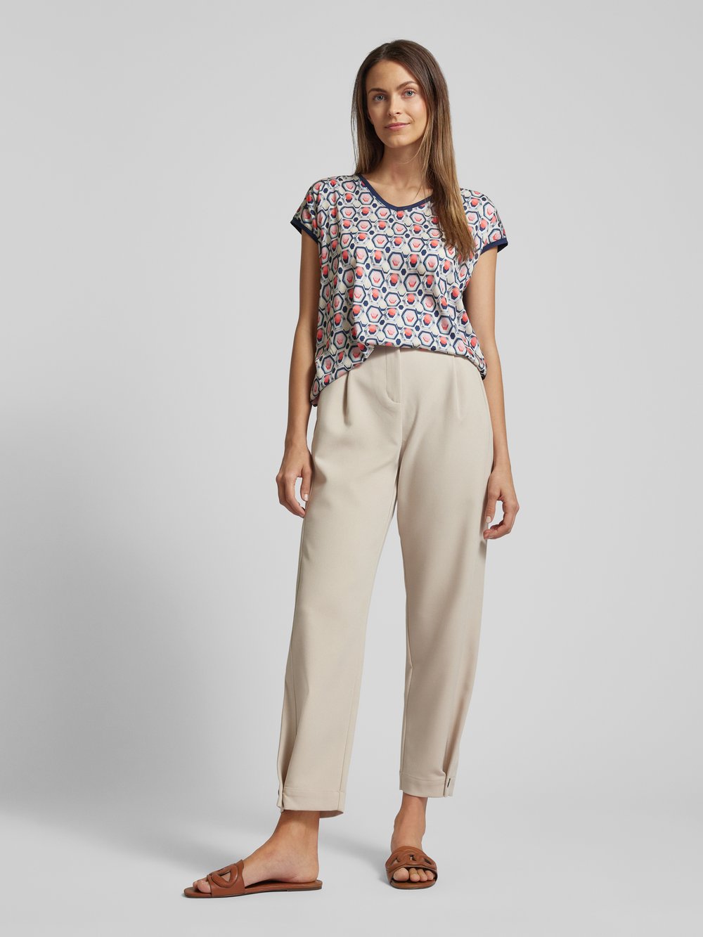 

Футболка с узором по всей поверхности и V-образным вырезом TONI, темно-синий