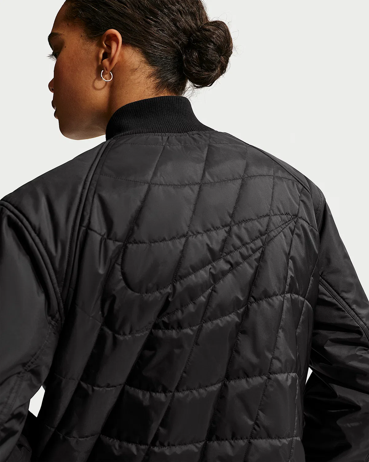 Женская свободная стеганая куртка Nike Sportswear, Black/Sail — фото 2