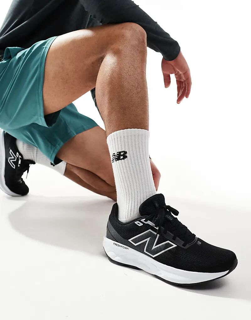 

Кроссовки для бега New Balance 520 в черно-белом цвете