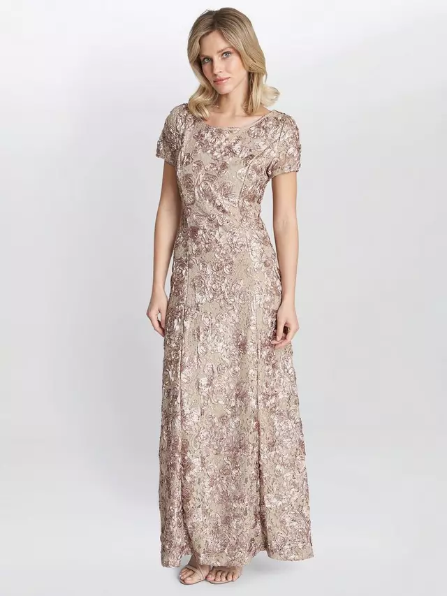 

Платье Gina Bacconi Nancy Rosette Sequin Detail Maxi, цвет champagne