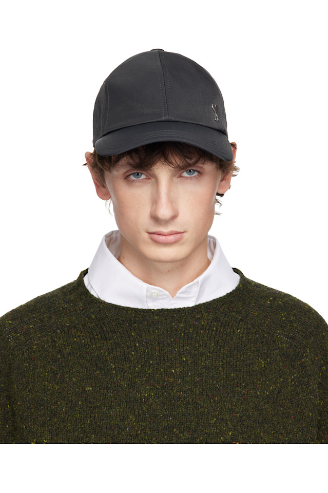 

Ami Paris Черная нейлоновая кепка с заклепками ami de coeur