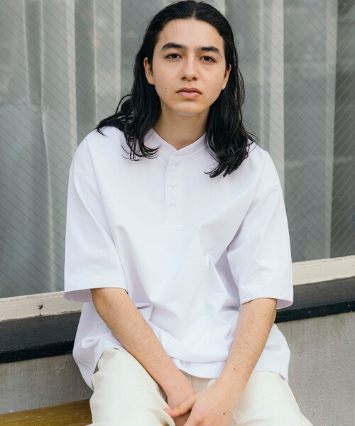 

Футболка свободного кроя с воротником-хенли из влагоотводящего и быстросохнущего полиэстера Air Dry, с защитой от УФ-излучения, плотностью 218 г, бренд FREAK'S STORE, белый