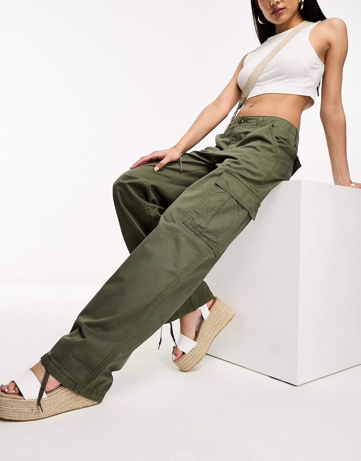 

Сумки Levi's 94 Baggy Cargo цвета хаки
