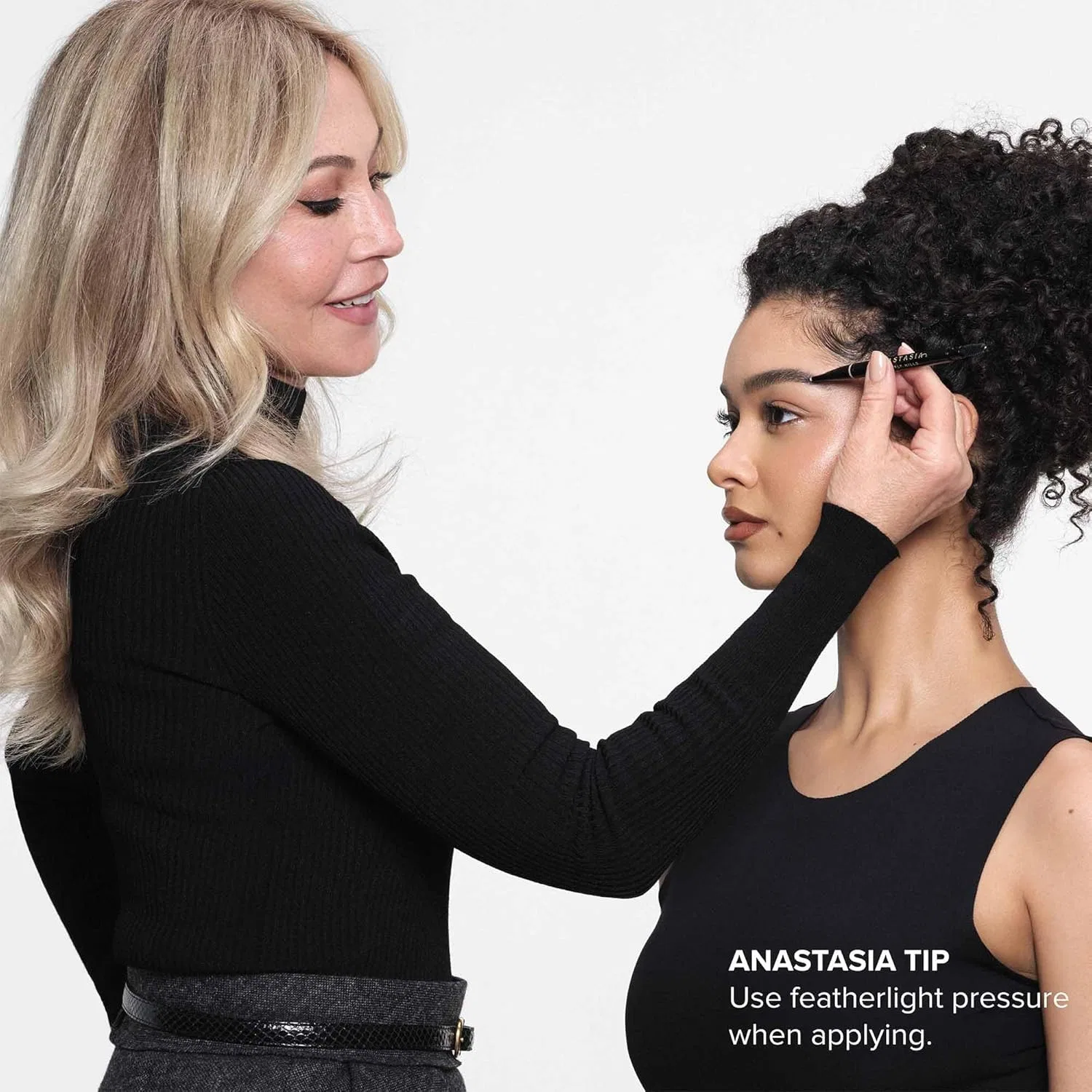 Карандаш для бровей Anastasia Beverly Hills «Archibrow Brow Pencil Soft Brown» ‎Anastasia Beverly Hills, Soft Brown — фото 3