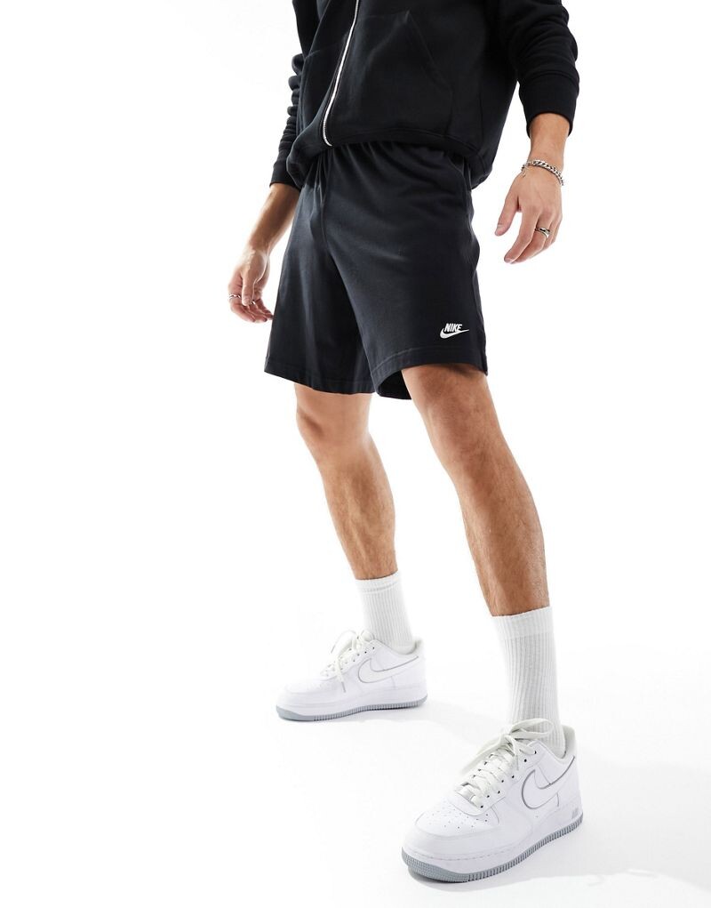 

Nike – Club – Черные шорты