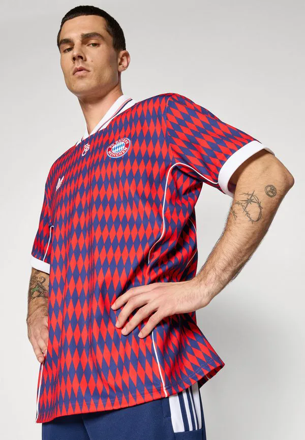 Футболка фк бавария мюнхен в стиле lifestyle, клубная одежда Adidas Performance, Red/Dark Blue — фото 4