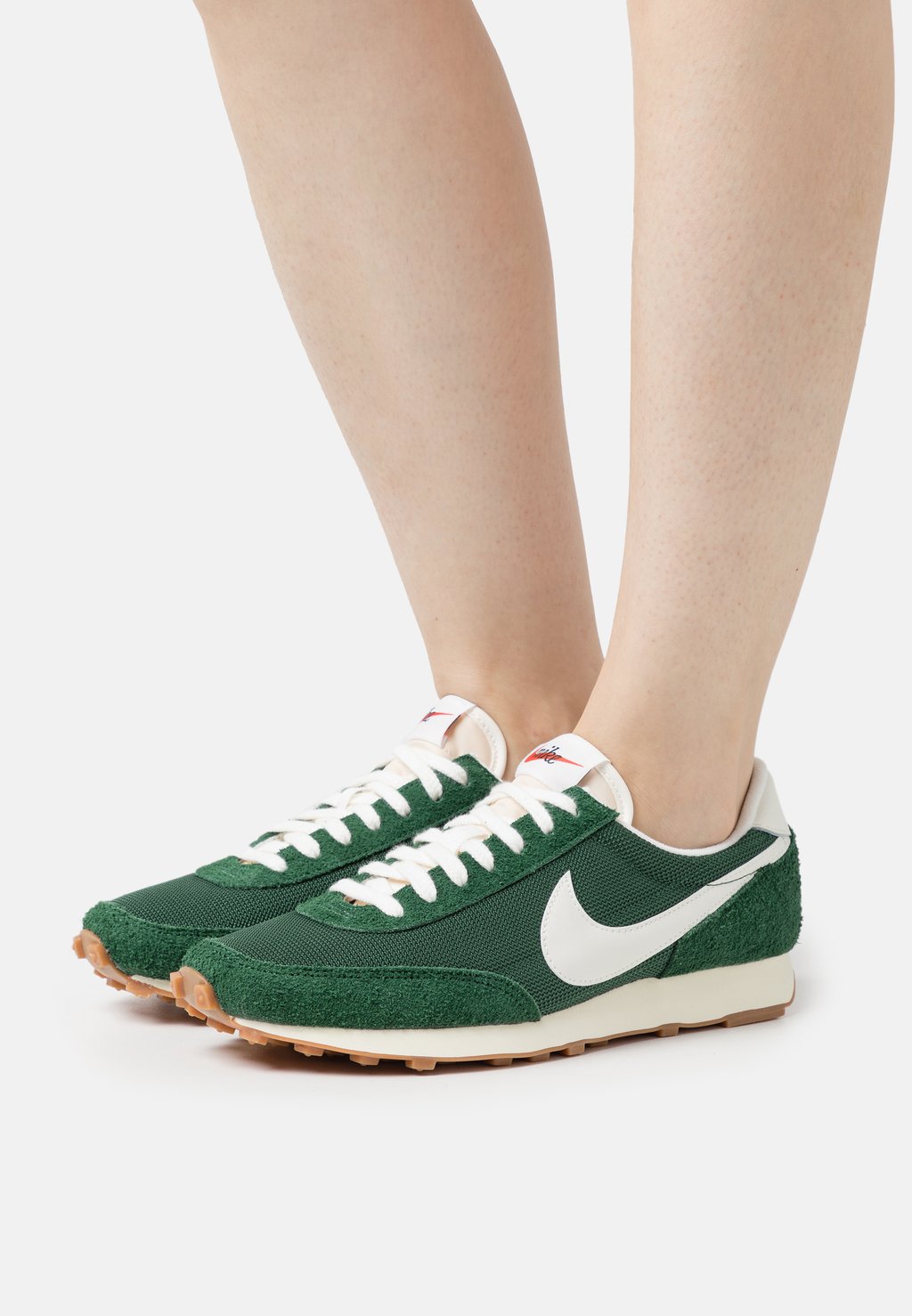 

Кроссовки Nike DBREAK, цвет fir/sail/coconut milk