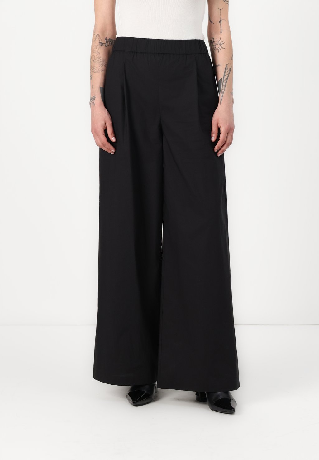 

Брюки PANTALONI Patrizia Pepe, черный