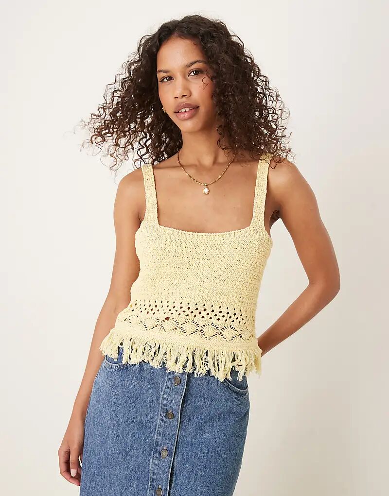 

Вязаный топ крючком ASOS DESIGN с бахромой в цвете пахты и желтого цвета