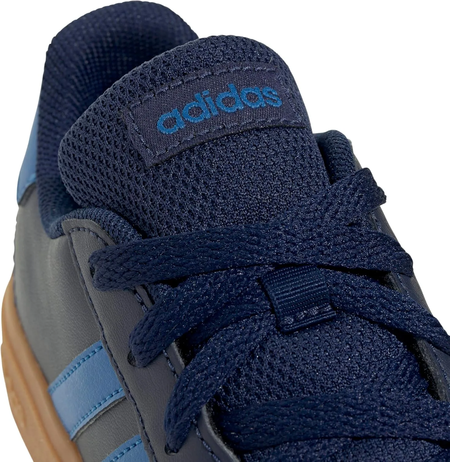 Теннисные кроссовки унисекс Kinder Grand Court Lifestyle на шнуровке, теннисные кроссовки adidas, темно-синий — фото 4