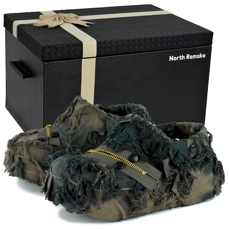 

Crocs Кроссовки Crush Clog Unisex в камуфляжном принте - подарочная коробка Hidden-Gift Box 3, цвет Hidden-Gift Box 3