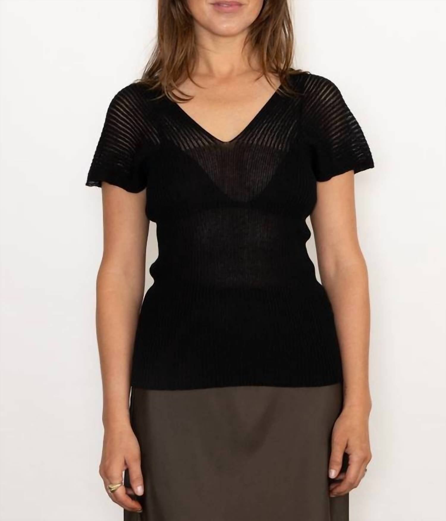 

Черный топ с ребристым V-образным вырезом SITA MURT