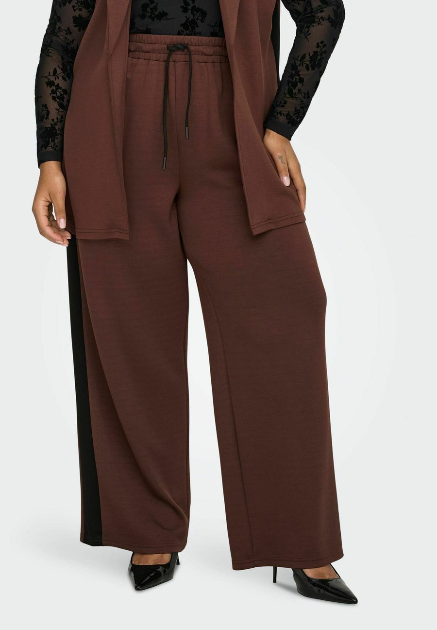 

Брюки ONLY Carmakoma KLASSISCHE CARLEAH NORMAL GESCHNITTEN , Shaved Chocolate/Dark Brown