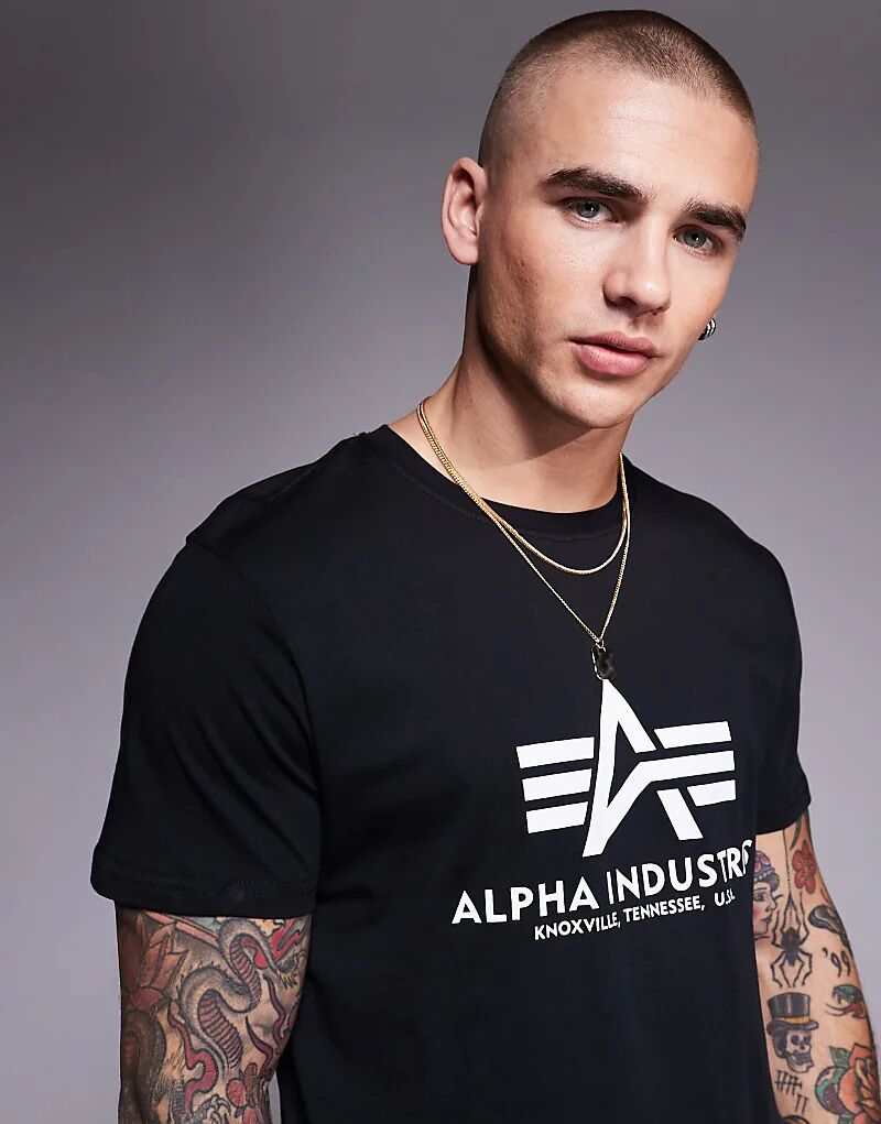 

Футболка с логотипом Alpha на груди, черная Alpha Industries