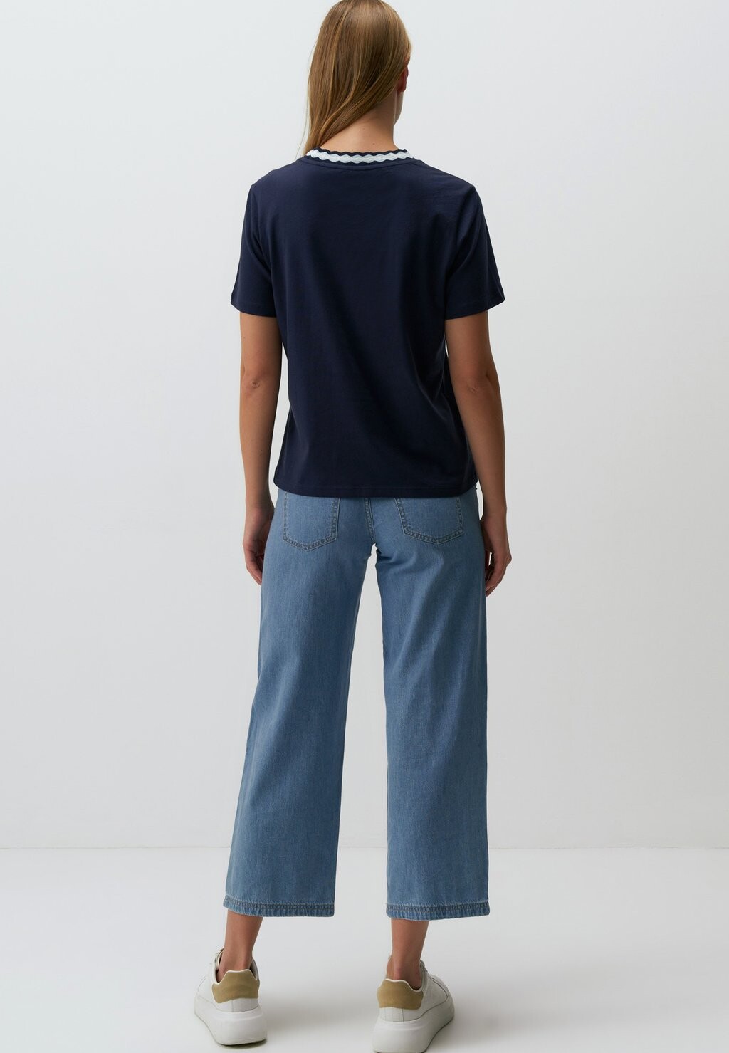 

Базовая футболка SHORT SLEEVE WITH COLLAR DETAIL Jimmy Key, темно-синий