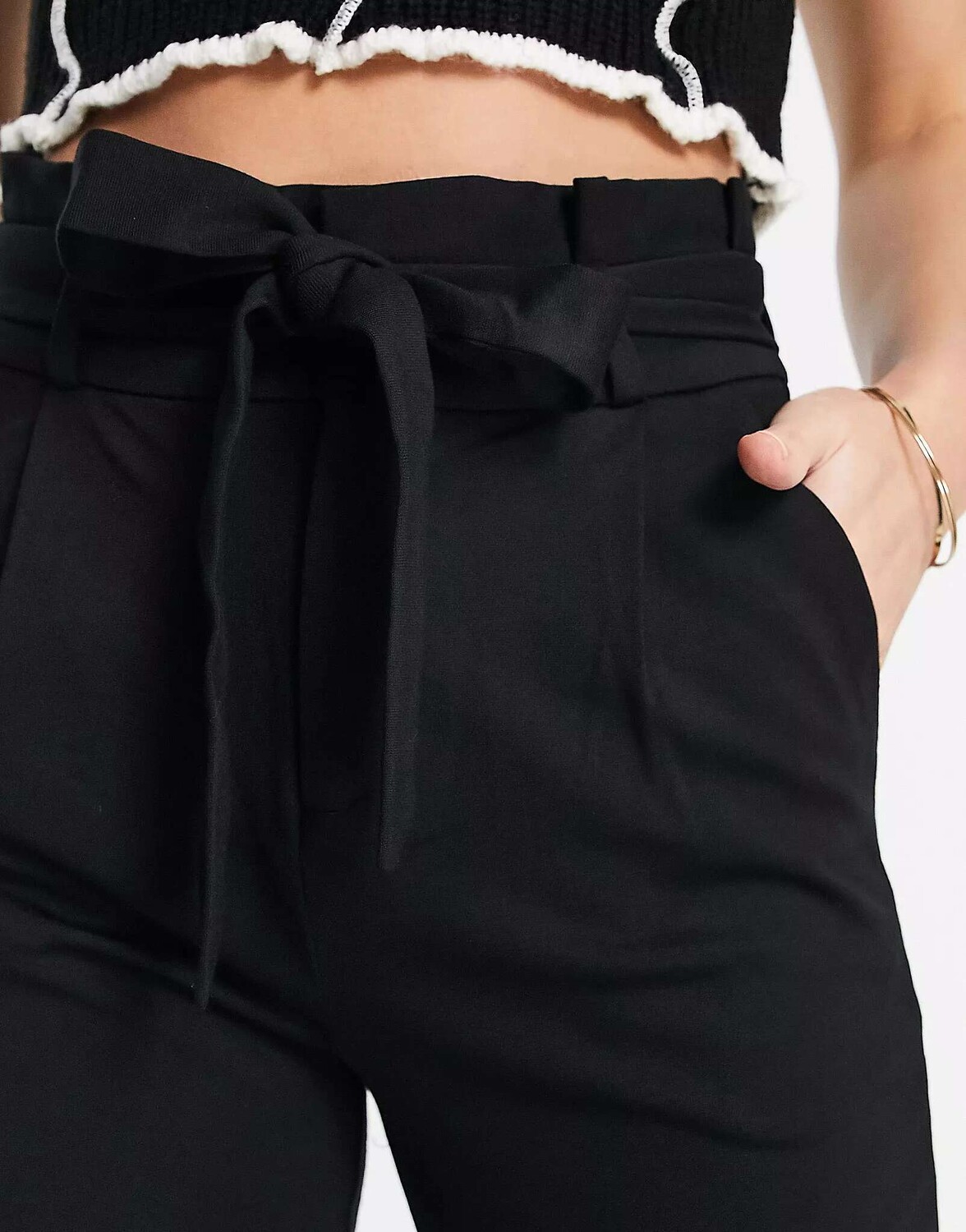 

Черные зауженные брюки с завязками на талии Vero Moda, Черный, Черные зауженные брюки с завязками на талии Vero Moda