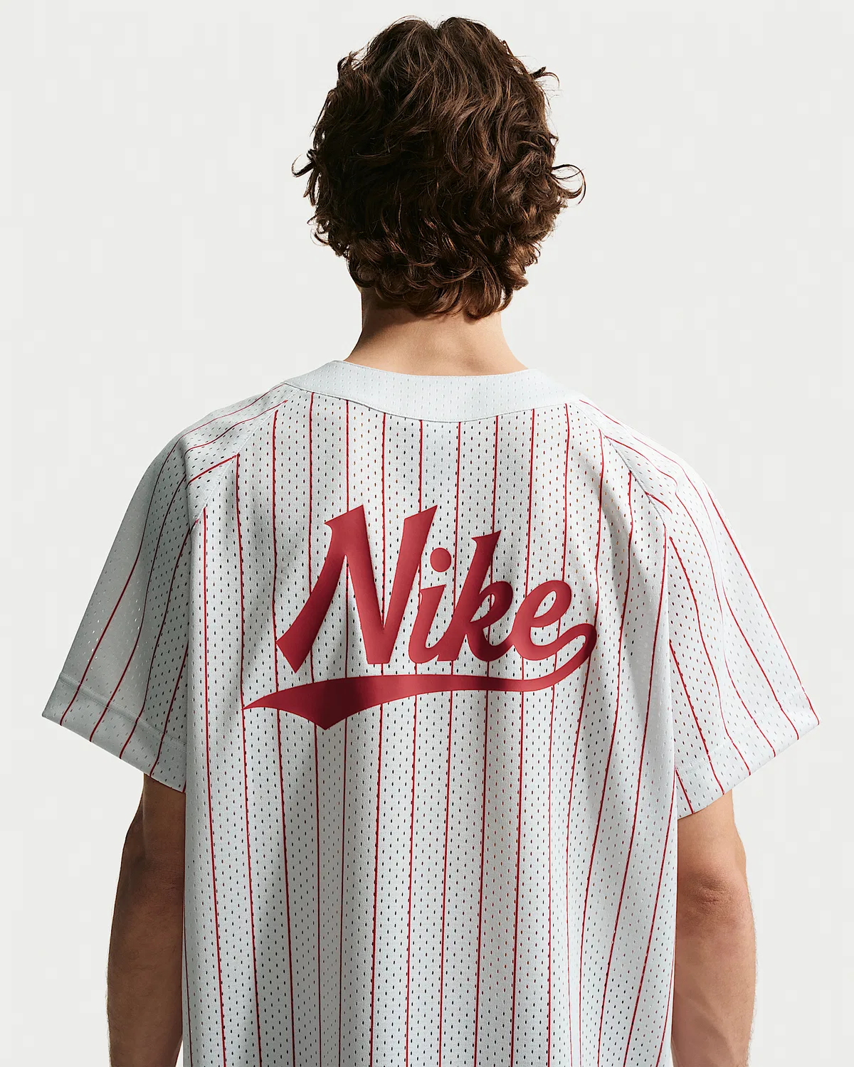 Мужская джерси Nike Sportswear Club, Photon Dust/Team Crimson — фото 2