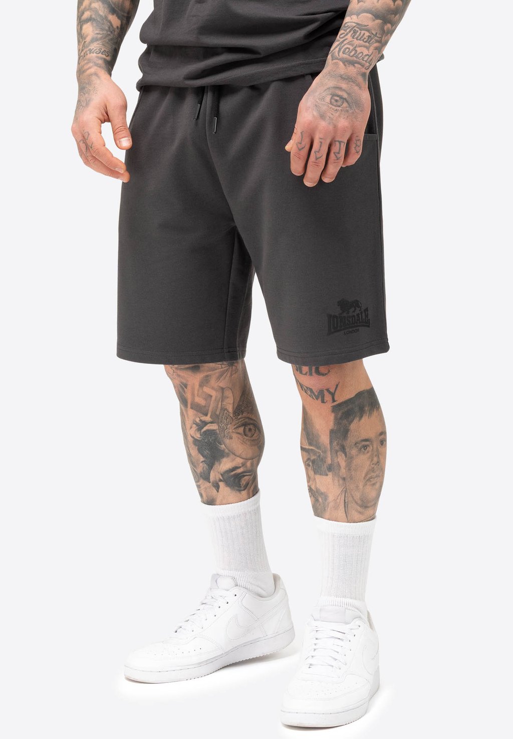 

Спортивные штаны COVENTRY - Shorts Lonsdale, серый