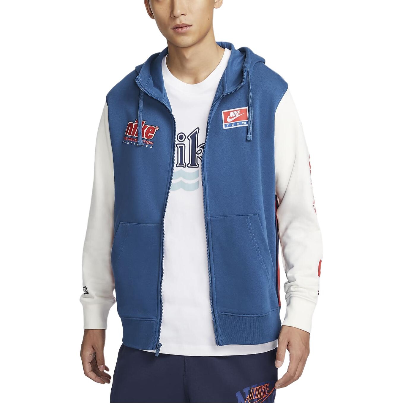 

Спортивная мужская куртка Club Courtyard Blue Nike