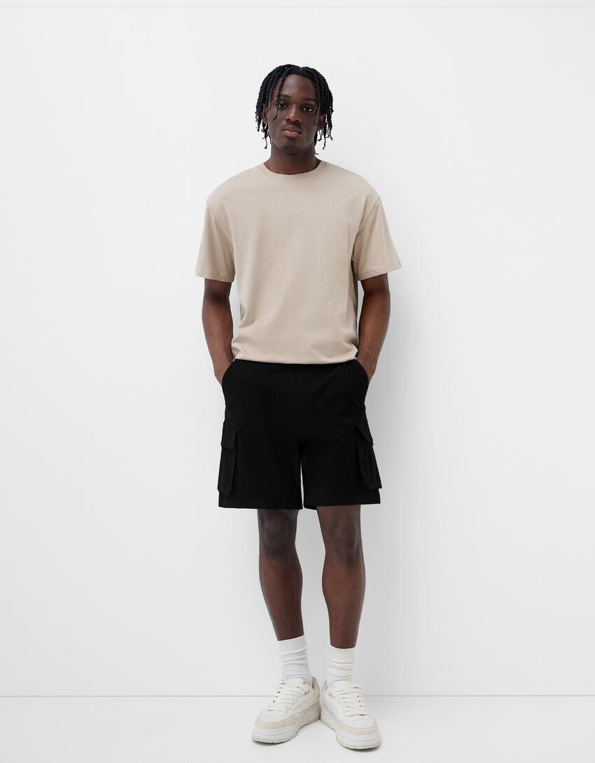 

Шорты-Бермуды cargo Bershka, черный