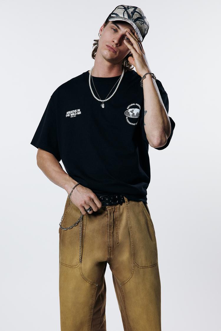 

Футболка Natural Market Pull And Bear, черный