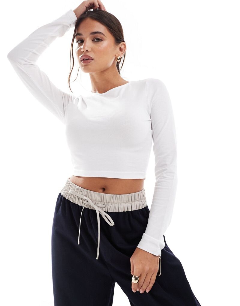 

Белая укороченная футболка с длинными рукавами ASOS DESIGN