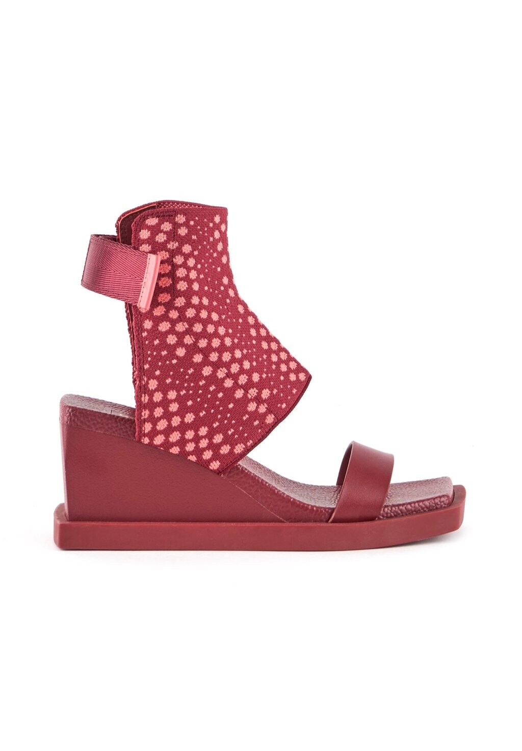 

Сандалии с ремешками KO FAB MID United Nude, красный