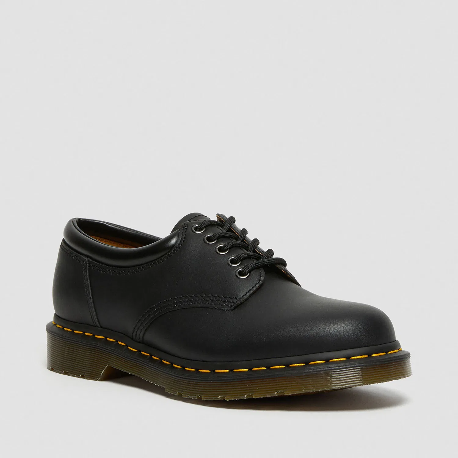 Мужские чёрные туфли дерби 8053 из натуральной кожи от Dr. Martens — фото 2