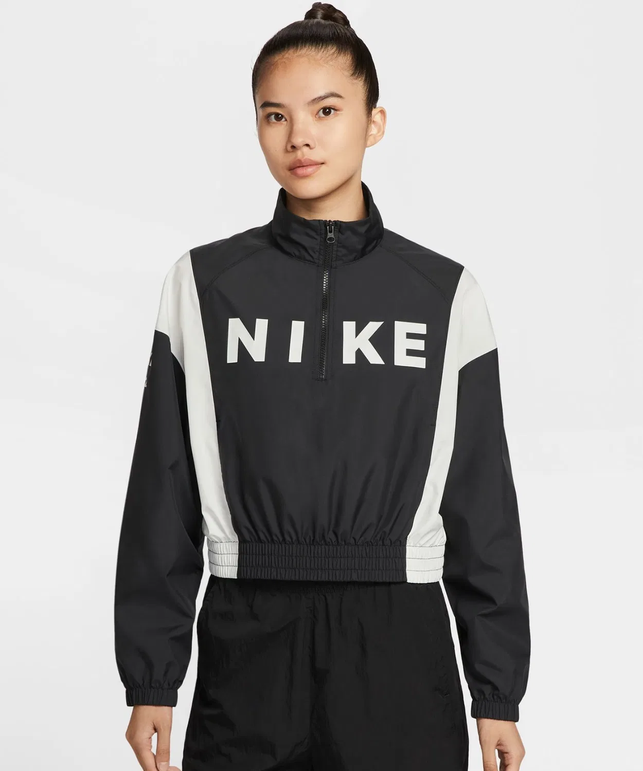 Куртка женская Nike Woven Lightweight 1/4 Zip, чёрный