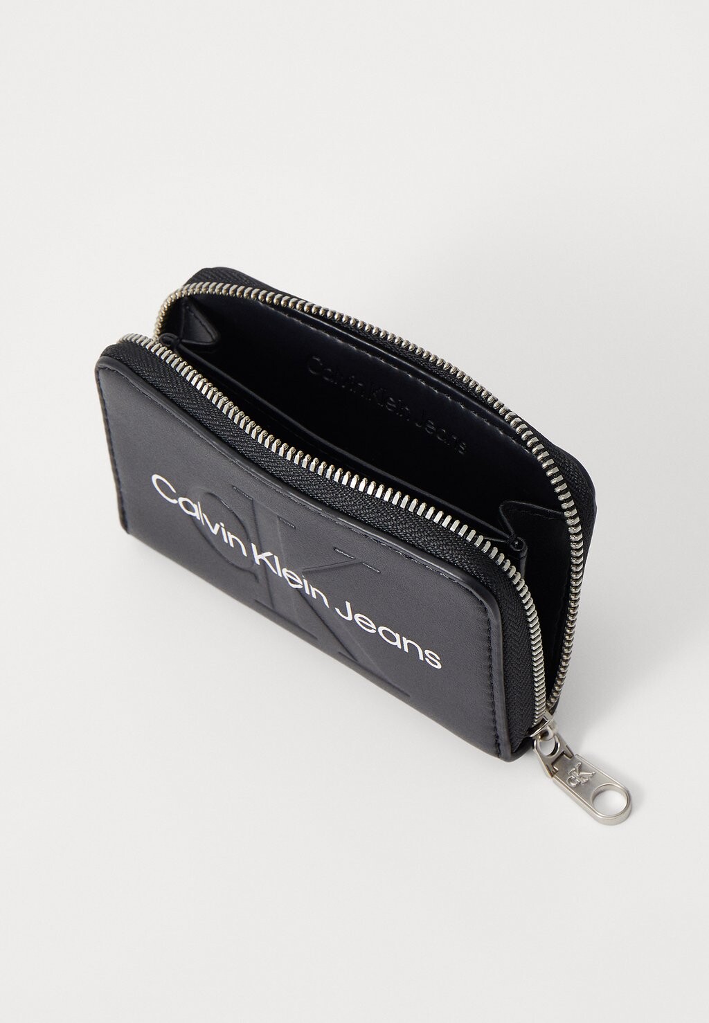 

Кошелек SCULPTED ZIP AROUND Calvin Klein Jeans, черный