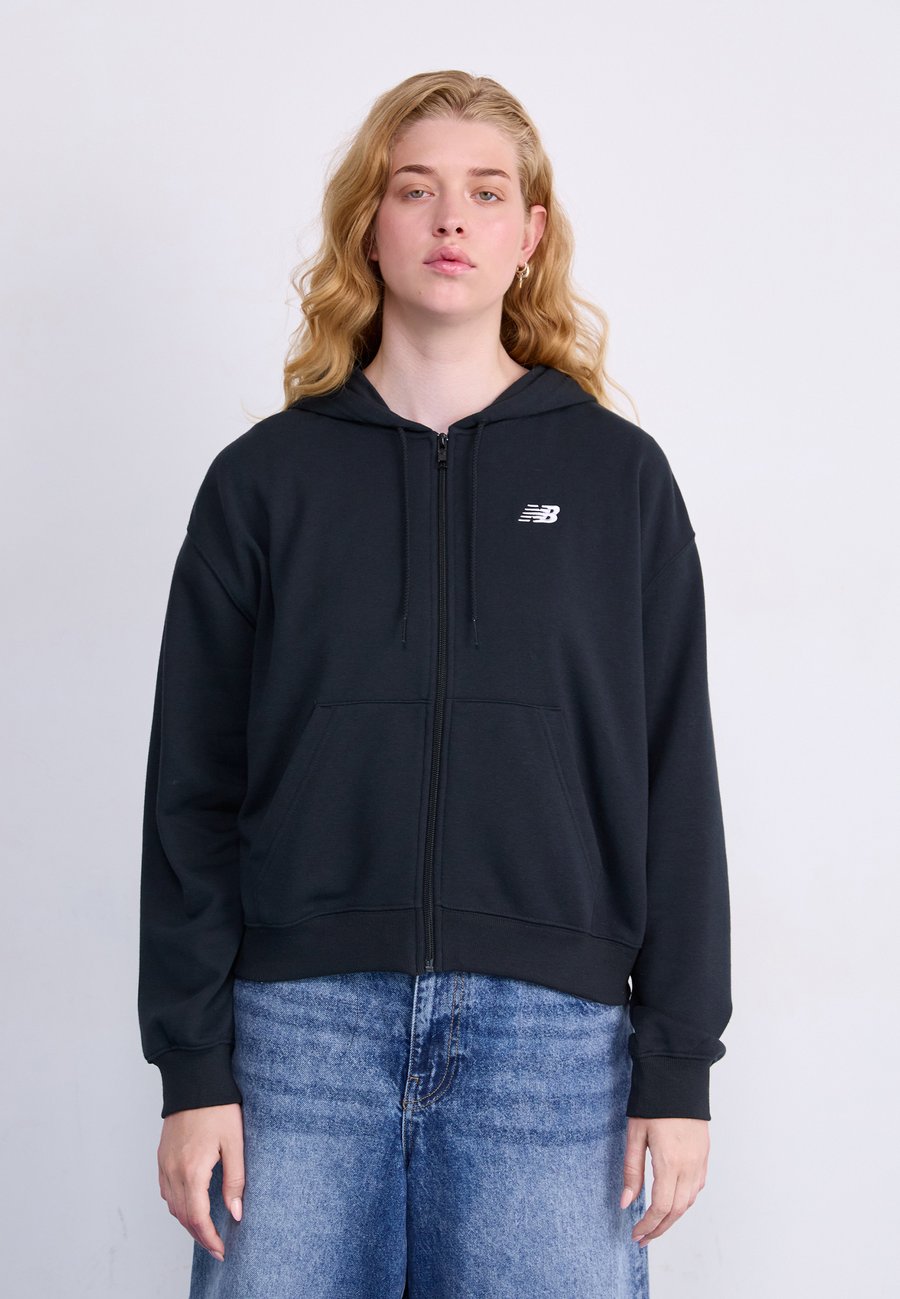 

Толстовка New Balance SPORT ESSENTIALS FULL ZIP, Black, Черный, Толстовка New Balance SPORT ESSENTIALS FULL ZIP, Black