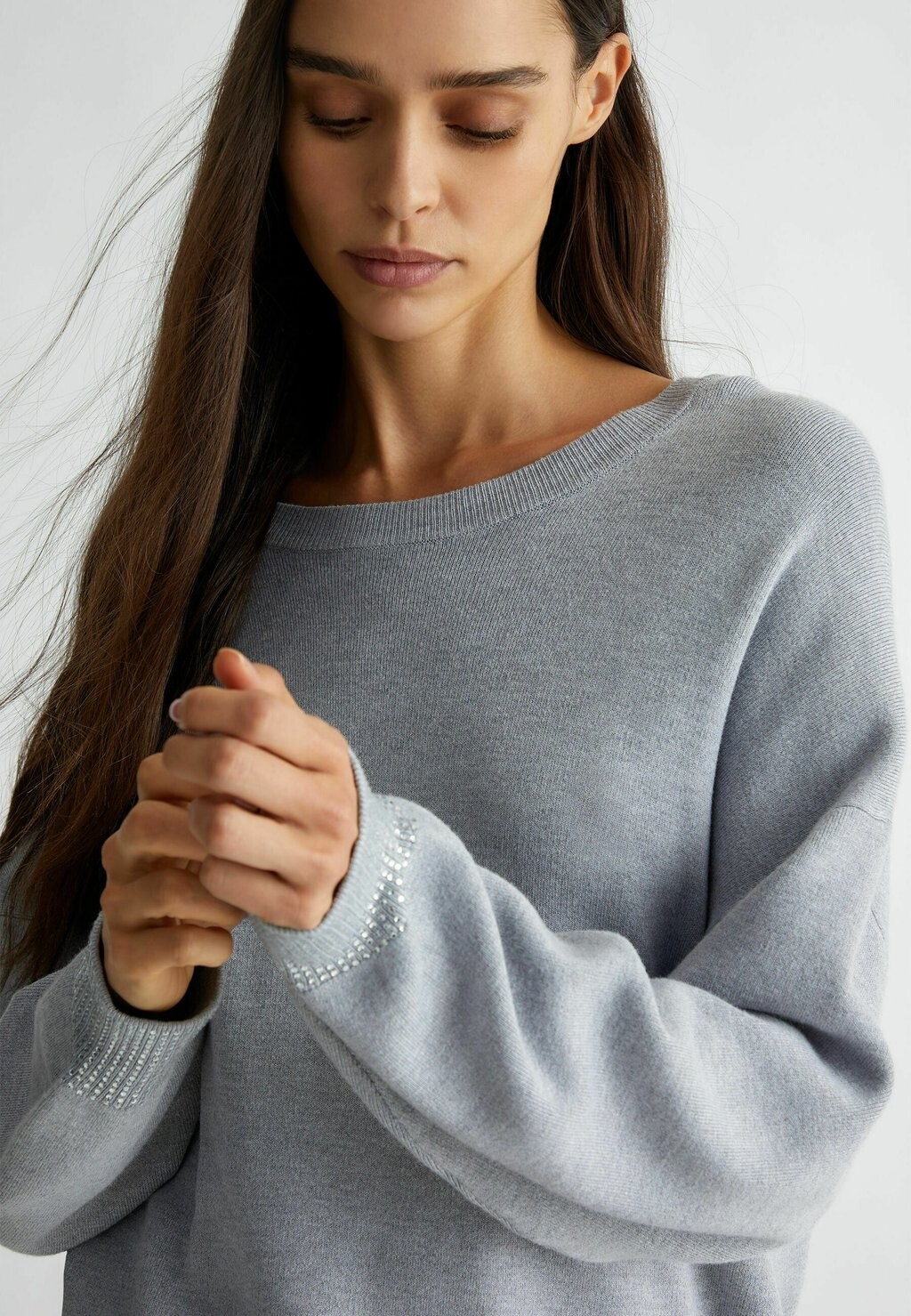 

Джемпер CREW-NECK WITH RHINESTONES LIU JO, серый