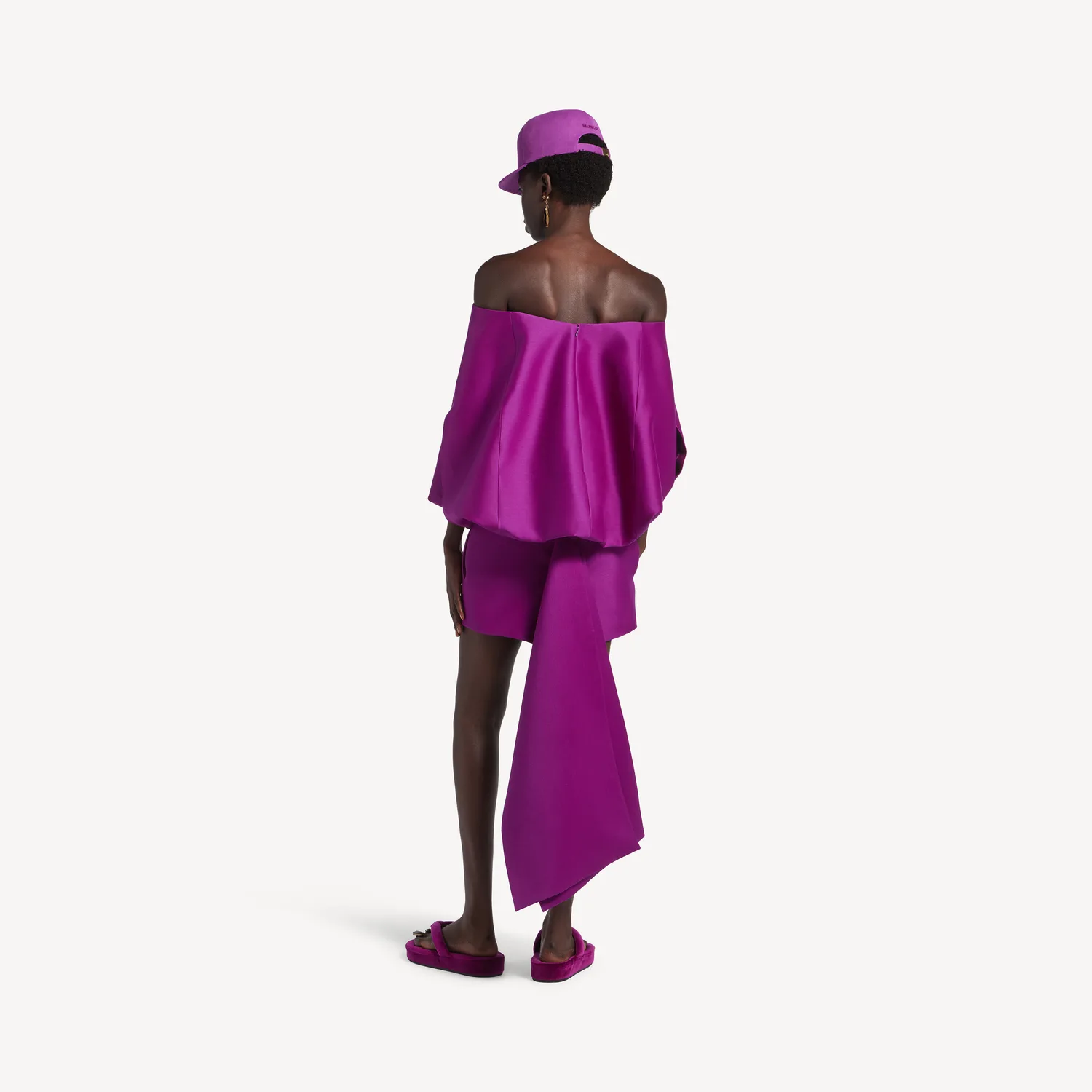 BALENCIAGA Женское платье с открытыми плечами фиолетового цвета — фото 4