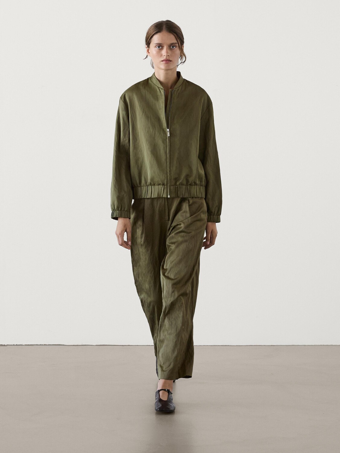 

Куртка-бомбер с воротником-стойкой Massimo Dutti, зеленый