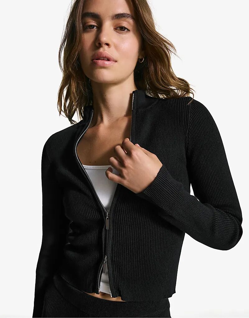

Куртка Bershka Ribbed на молнии черного цвета