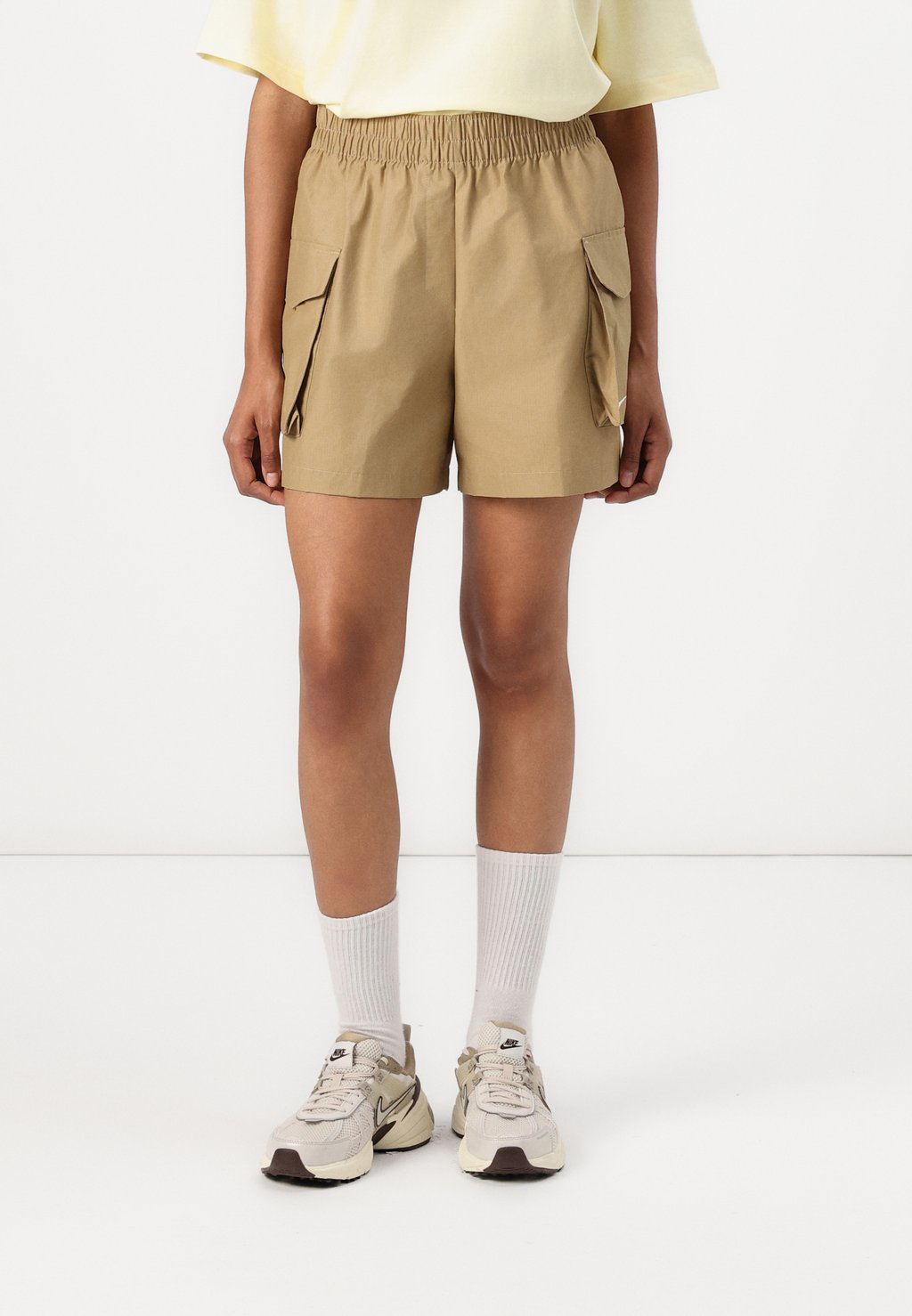 

Шорты Nike Sportswear, бежевый