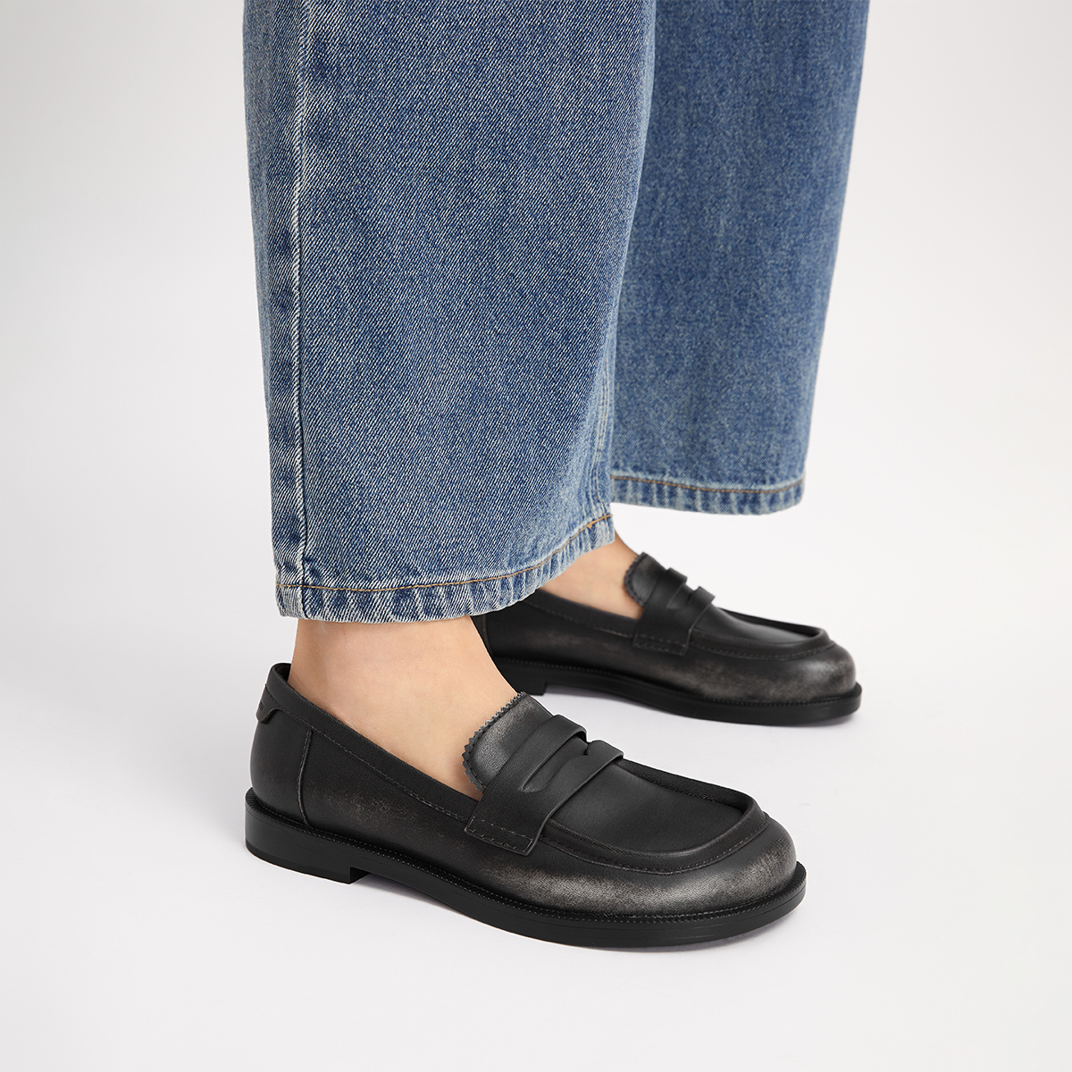 CHARLES&KEITH Чёрные женские лоферы Small Ck на каблуке 2,5 см, цвет Black — фото 4