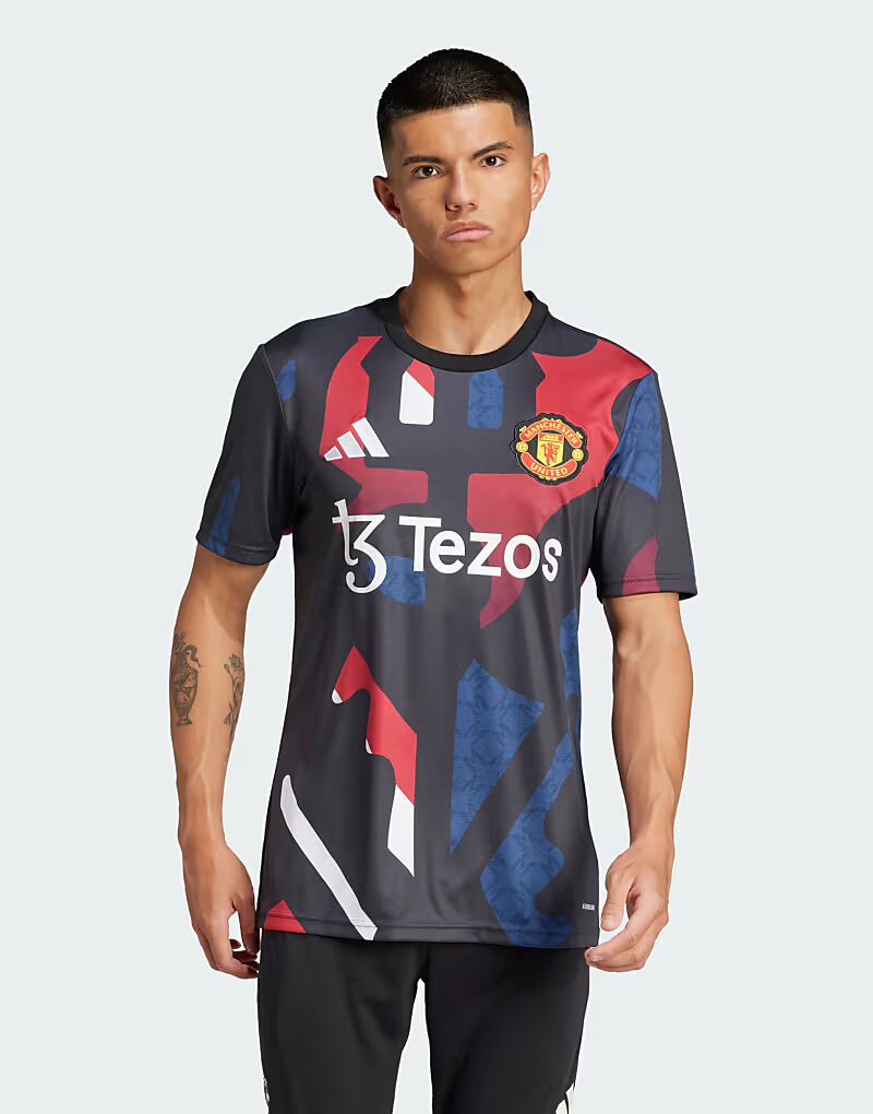 

Adidas Football - Manchester United 24/25 - предматчевая майка в черном/красном MUFC/белом цвете Adidas Performance